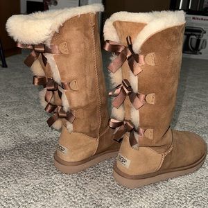 Size 8 Uggs with bows